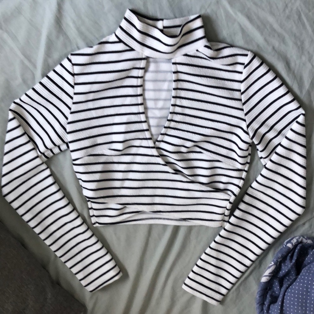 White and black striped long sleeve cropped top